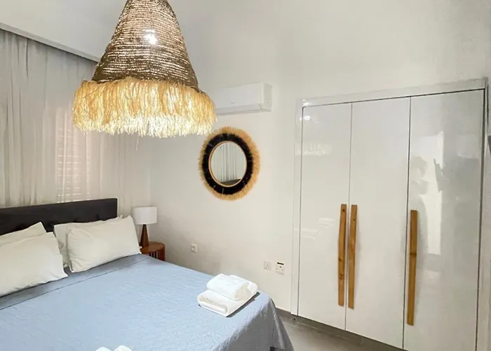 Nicholas Seaview Apartments
